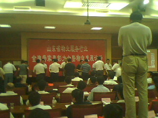 站桌上扑捉镜头